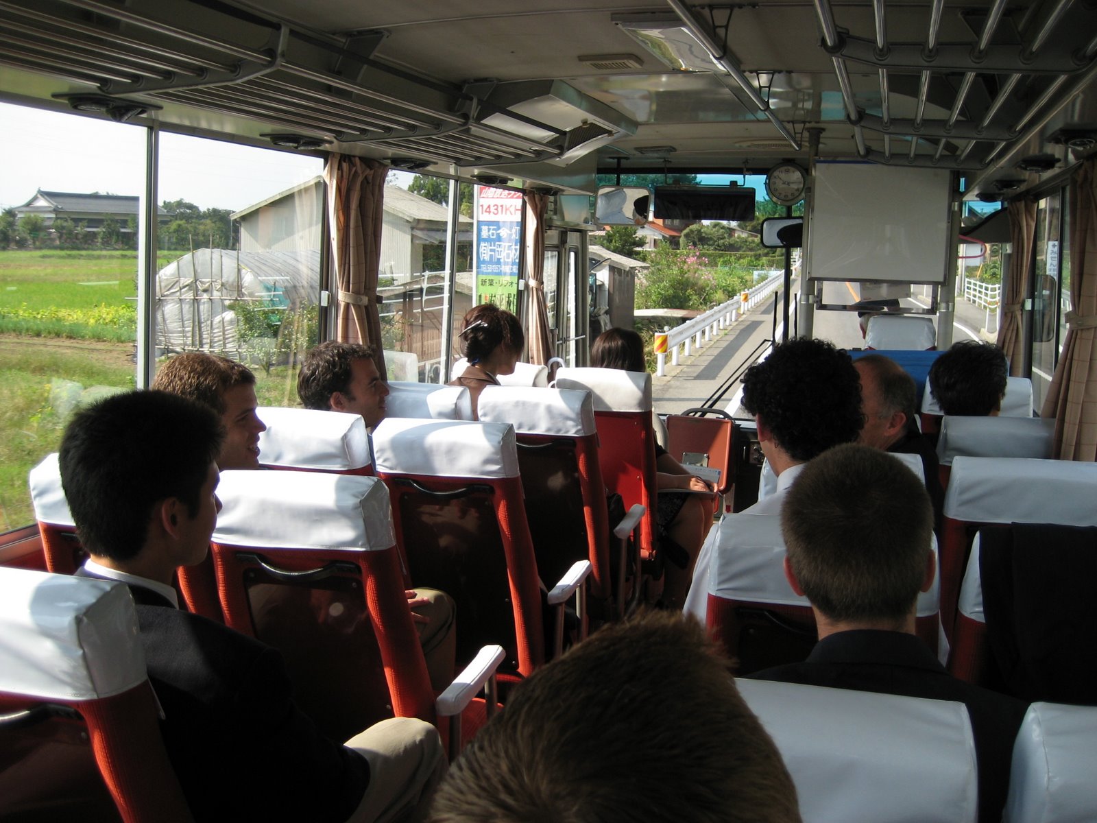 [bus_to_mayor.JPG]