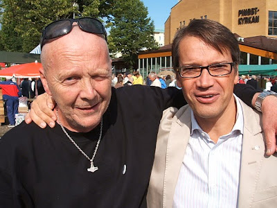 Herr partiledaren Göran Hägglund tillsammans med valarbetaren