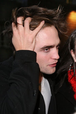 http://3.bp.blogspot.com/_tIajTeP2AMA/SUhiomBmsjI/AAAAAAAACKY/uFFPDxoG2RA/s400/Robert+Pattinson+High+Hair+Sexy.jpg