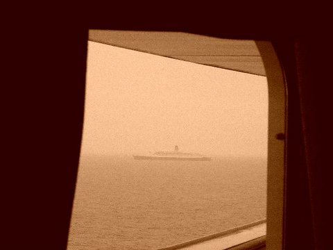 105 / Cunard Ocean Liner:  "QE2"