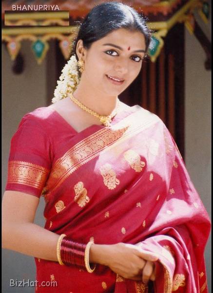 South indian hot mallu actress Bhanupriya saree wet and hot images 