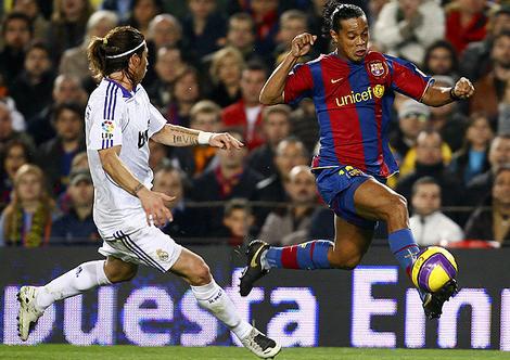 [Ronaldinho+vs+Real+Madrid.jpg]