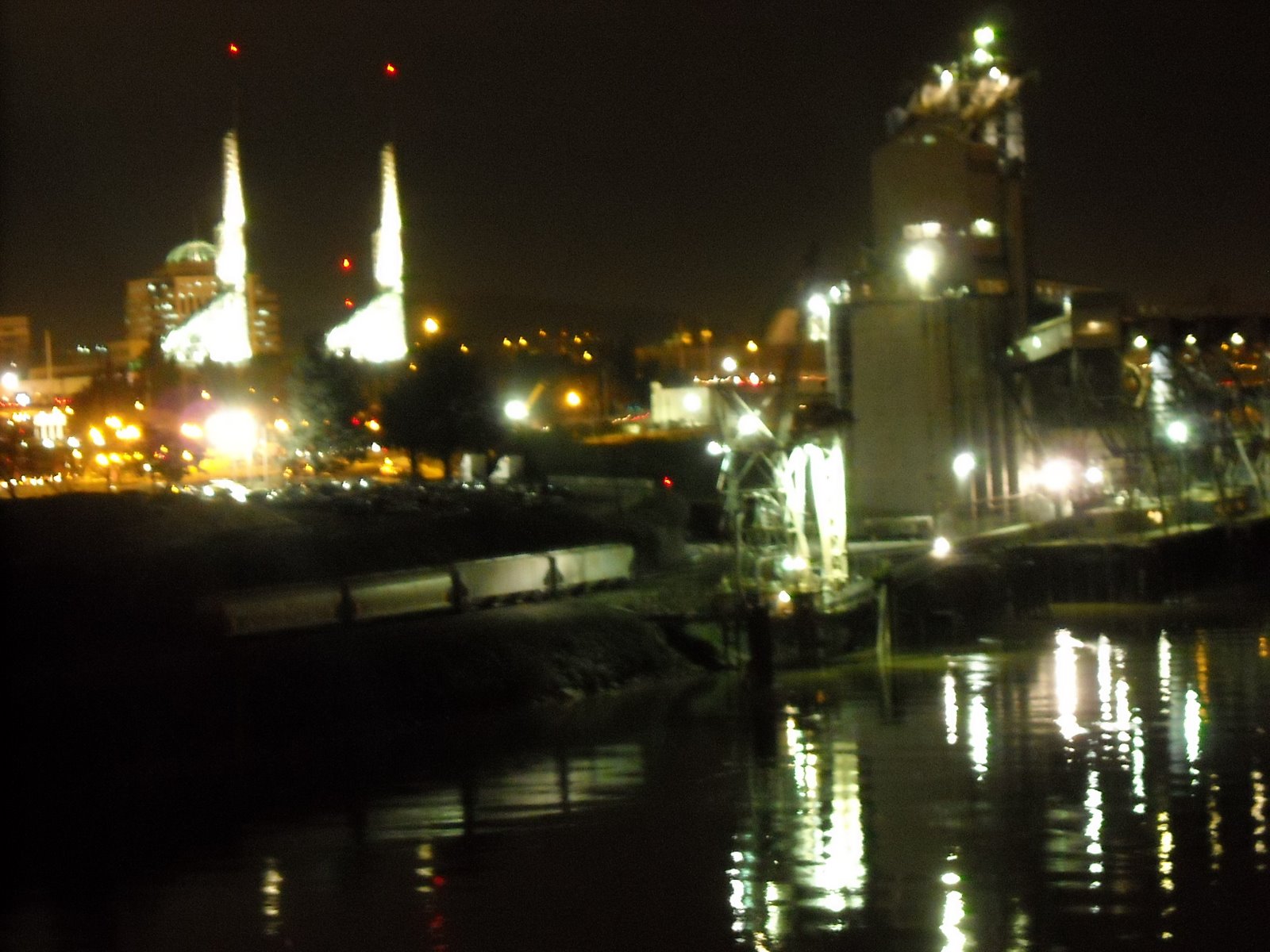 [amom,+city+at+night+065.JPG]