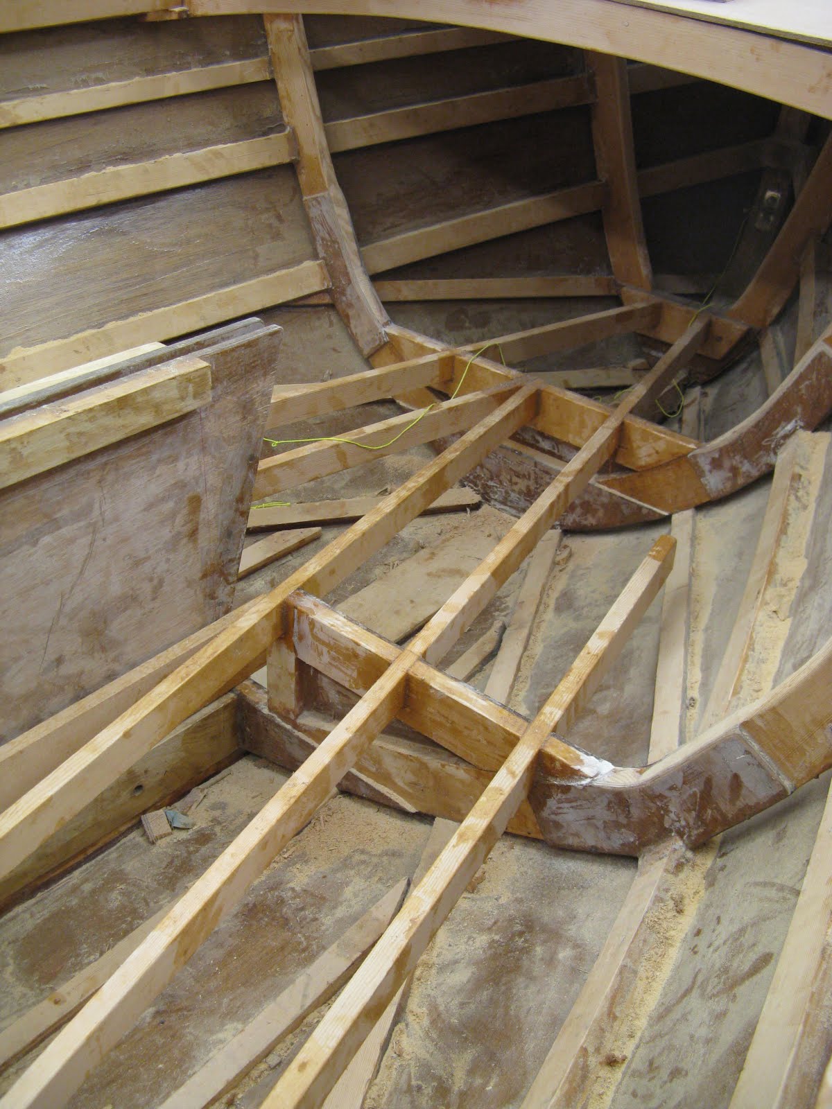 Hartley TS14 Construction Cabin Bunks and Cutting Out Plywood