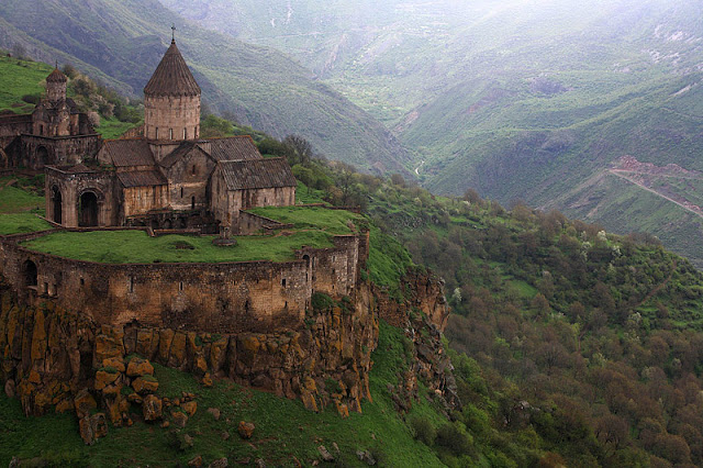  Татевский монастырь в Армении