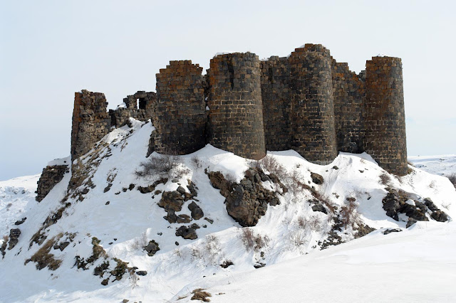  Развалины замка Амберд