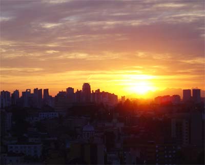[amanhece-em-curitiba.jpg]