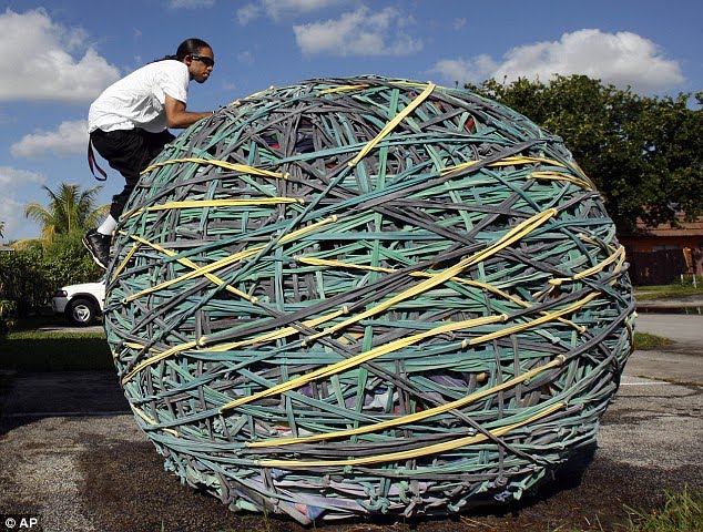 [worlds+largest+rubber+band+ball.jpg]