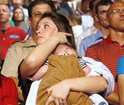 [Sarah+Palin+PG+7,+Bristols+Engaement+Ring.jpg]