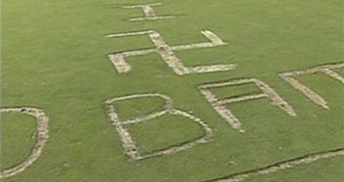 [obama_swastika_golf_course.jpg]