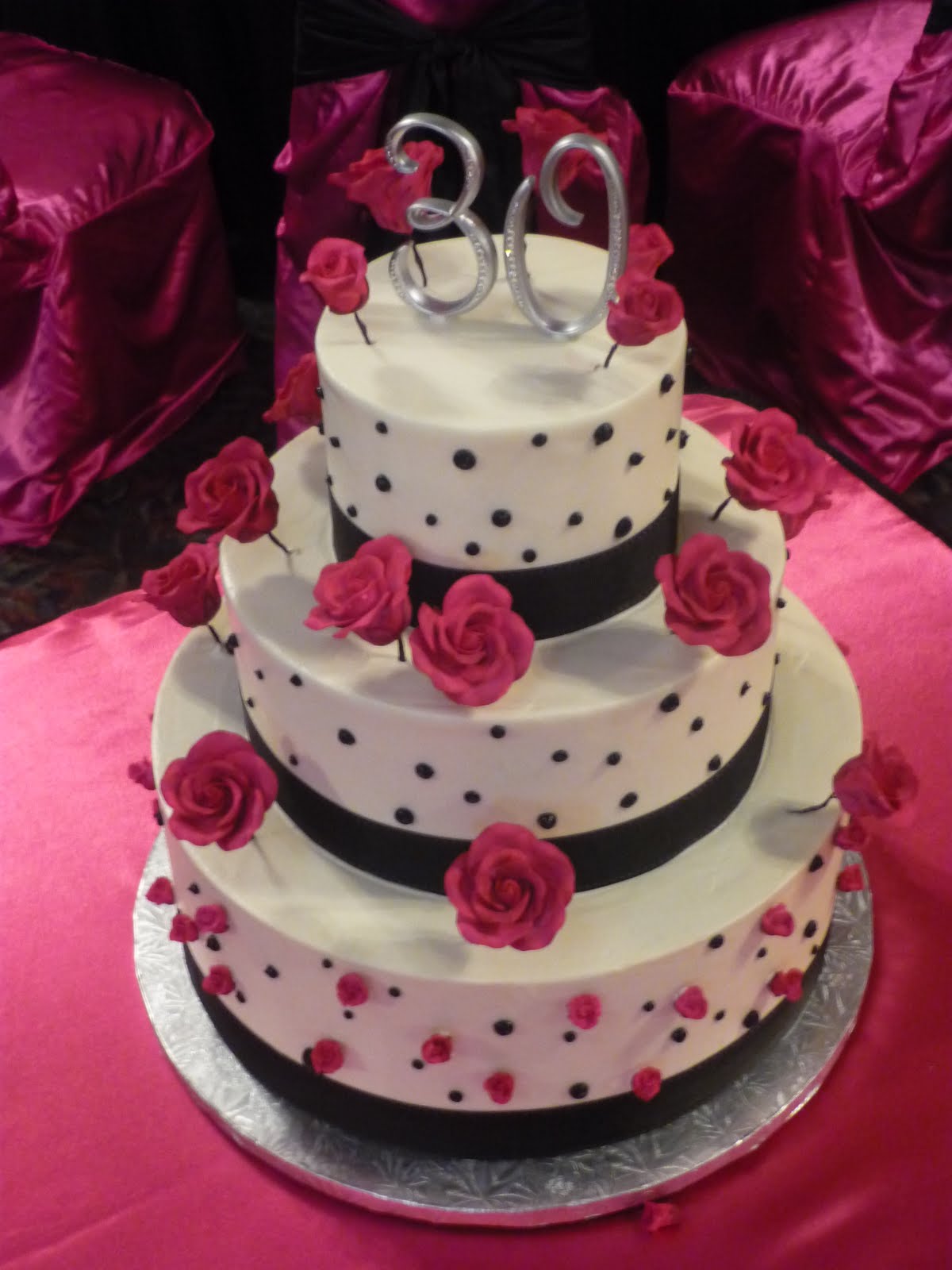 http://3.bp.blogspot.com/_tZ0ZrHmMZrw/TEiAjJoYZ2I/AAAAAAAAA7I/DWVAfrst3K4/s1600/30th%2BBirthday%2BThree%2BTiered%2BButtercream%2BCake%2Bwith%2BGrosgrain%2BRibbon%2BRed%2BSugar%2BRoses%2Band%2BBlack%2BPolka%2BDots.JPG