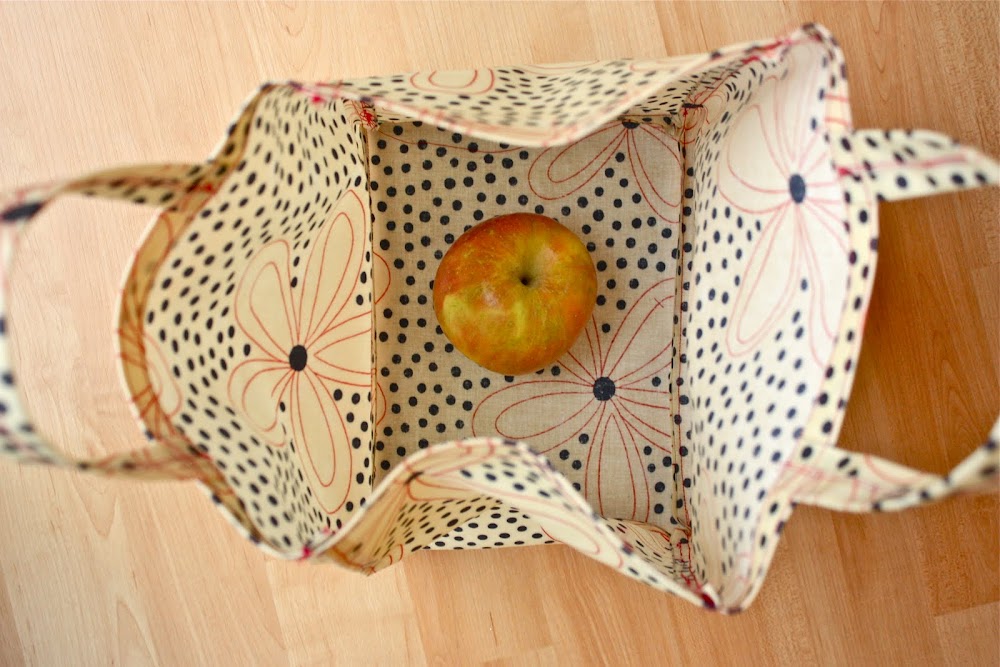 Zaaberry Oilcloth Lunch Tote Tutorial