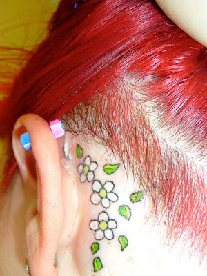 Daisy tattoo designs on behind ear wooow..,,,, ere a rely sweet tattoos 