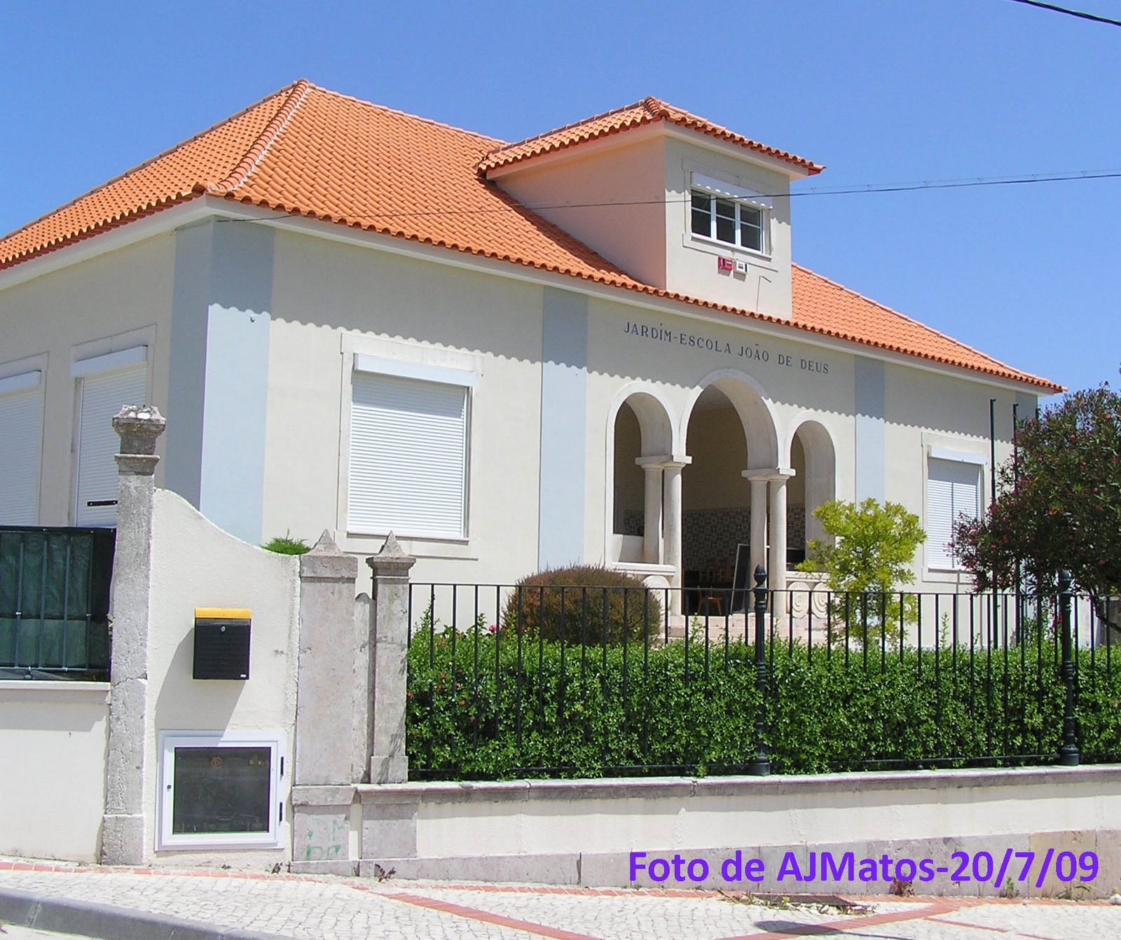 [JARDIM-ESCOLA+ALHADAS.jpg]