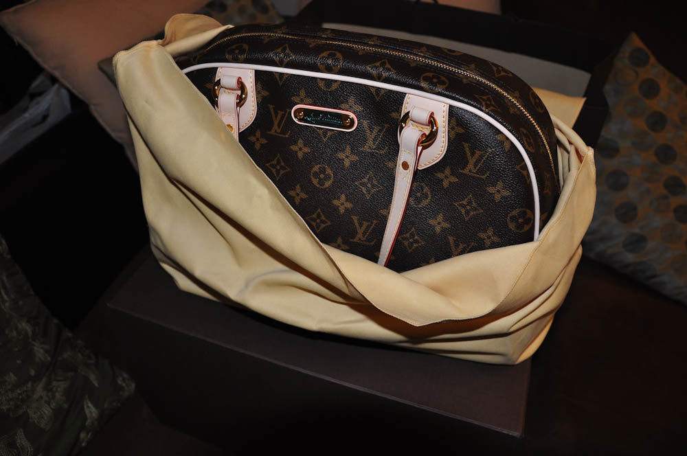 What's In My Bag Louis Vuitton Montorgueil Gm
