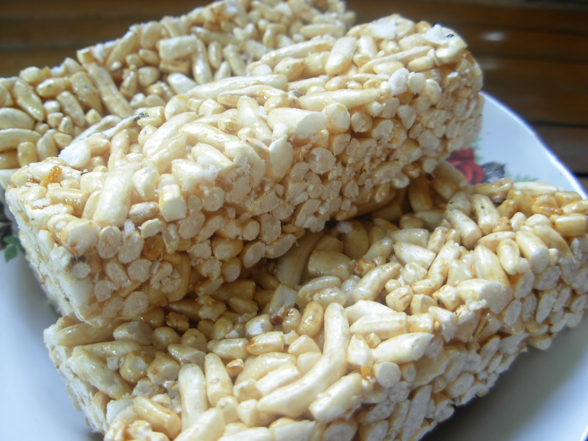 Shirakiku Super Rice Stick Puffed rice snack with...