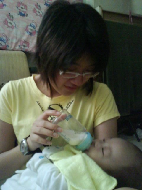 Yan yan feed baby