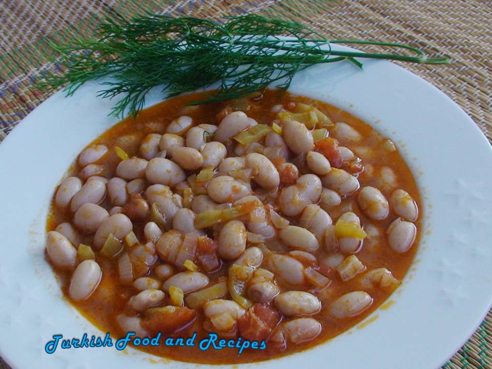 Turkish Food Recipes Pinto Bean Stew (Zeytinyagli Barbunya)