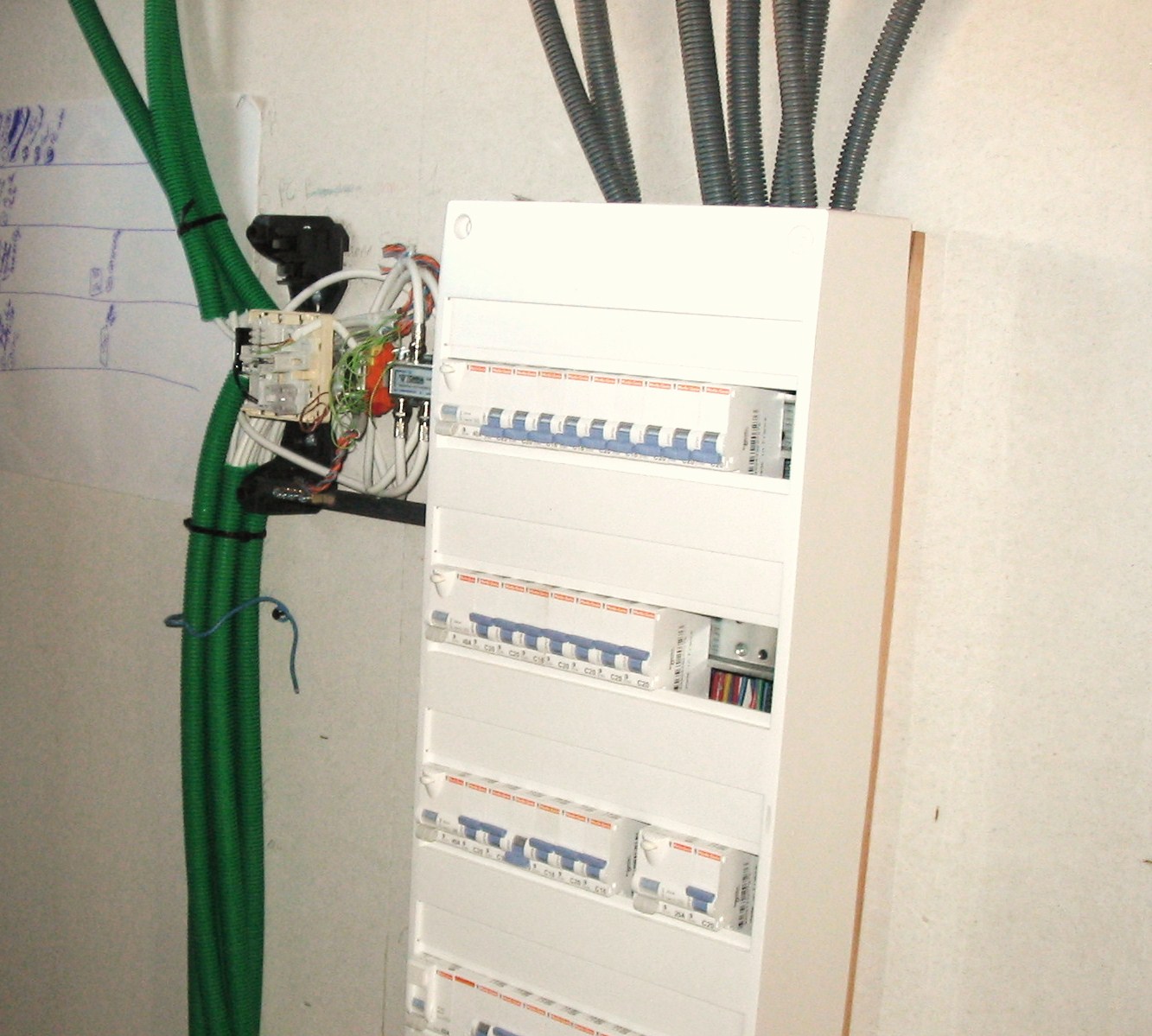 [electr2+003.JPG]