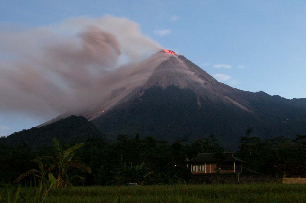 Gambar Gunung Merapi - Ardi La Madi's Blog