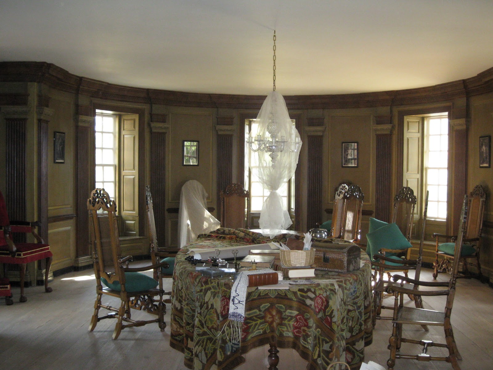 Colonial Williamsburg Bound The Capitol of the Colony of Virginia