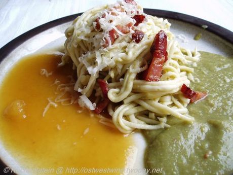 [spaghetti+with+fava+sauce+&+pear+puree.jpg]