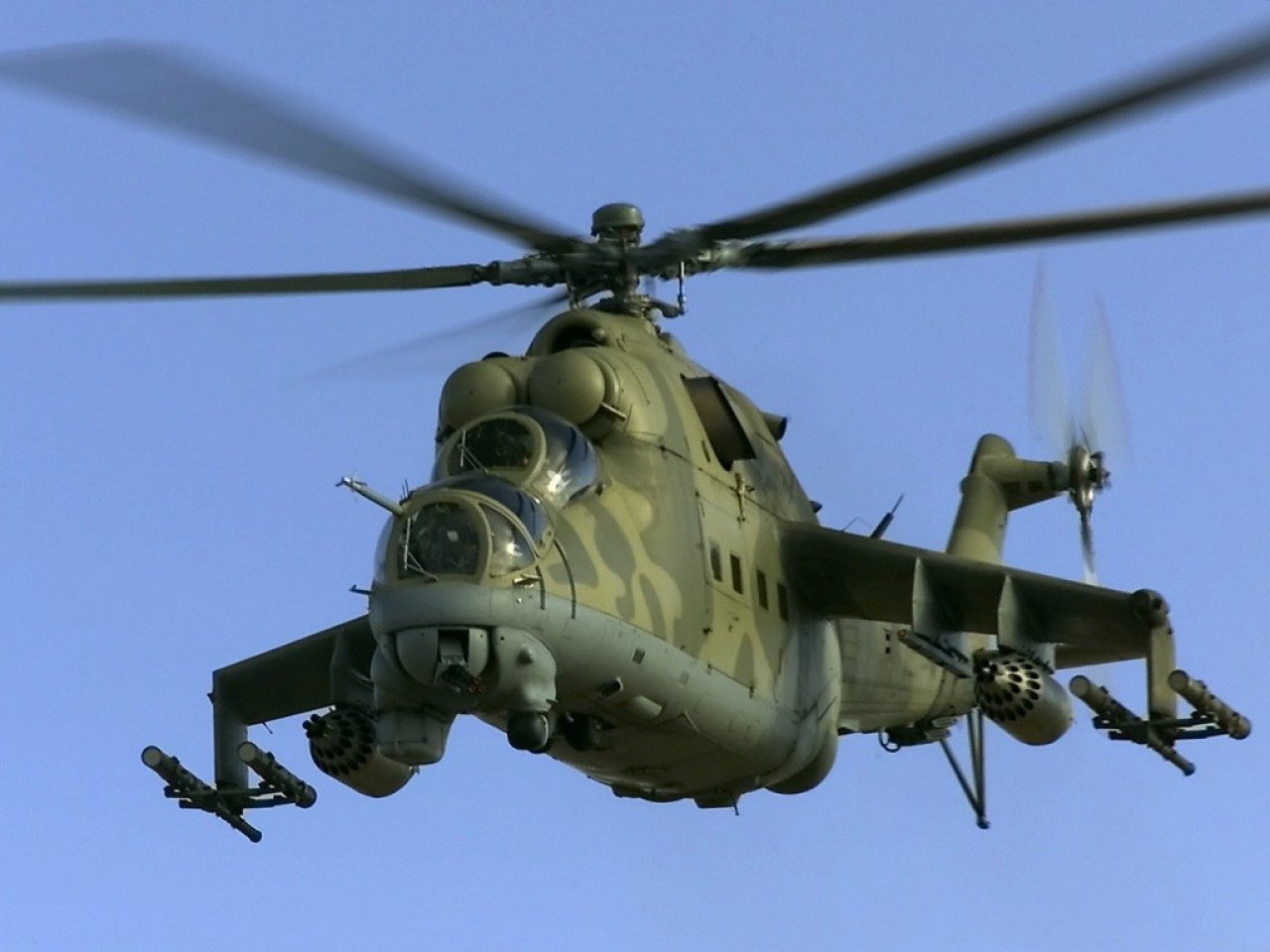 mi-24_hind_military_aviation_helicopter.