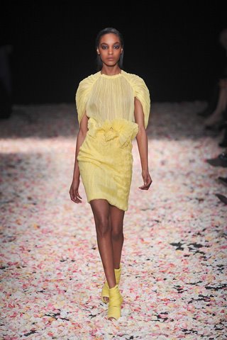 [Givenchy+Haute+Couture+spring+2009+Ricardo+Tisci+Women+Management+New+York++Blog+Jourdan+Dunn.jpg]