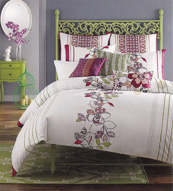 InkandIvy Shabby Chic Bedroom Set