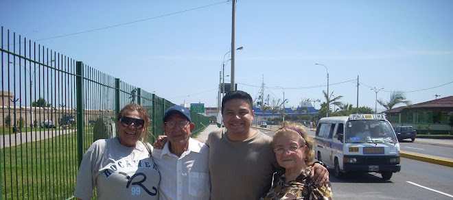 EN EL PARQUE TEMÁTICO CON MIS TIOS