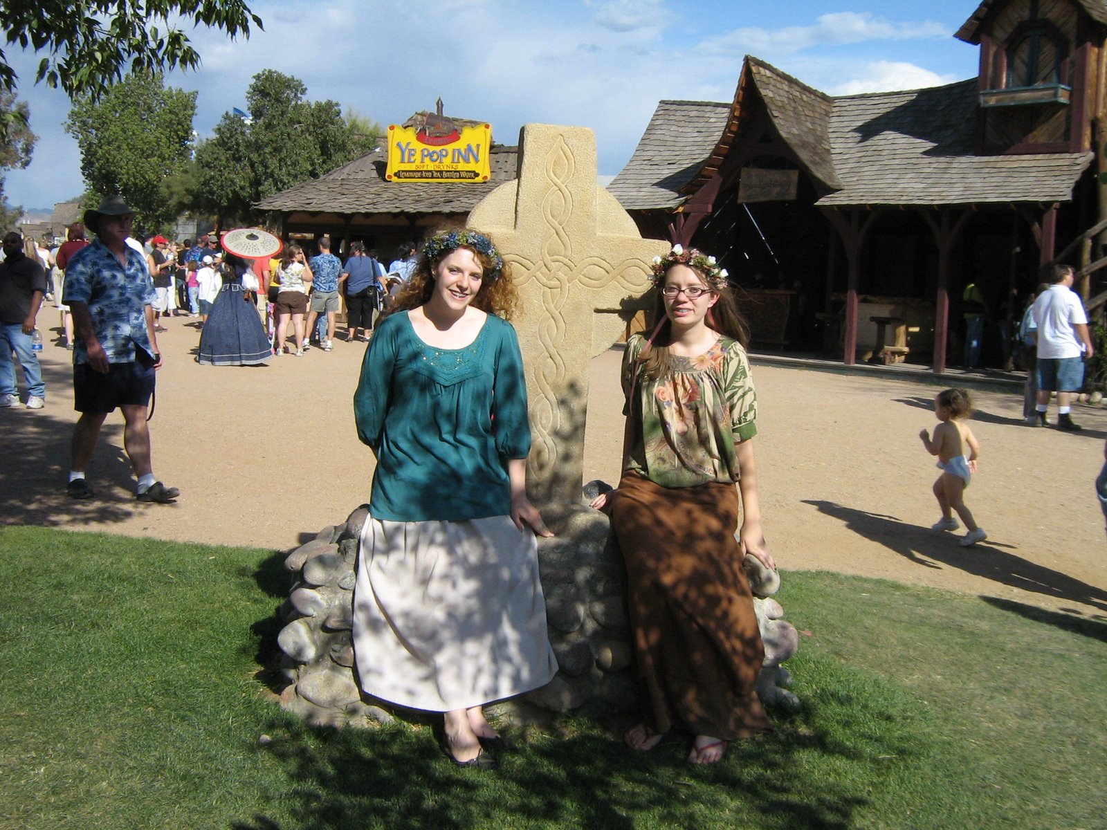 [Kaitlyn:Ginny:RenFest+2009-2.JPG]