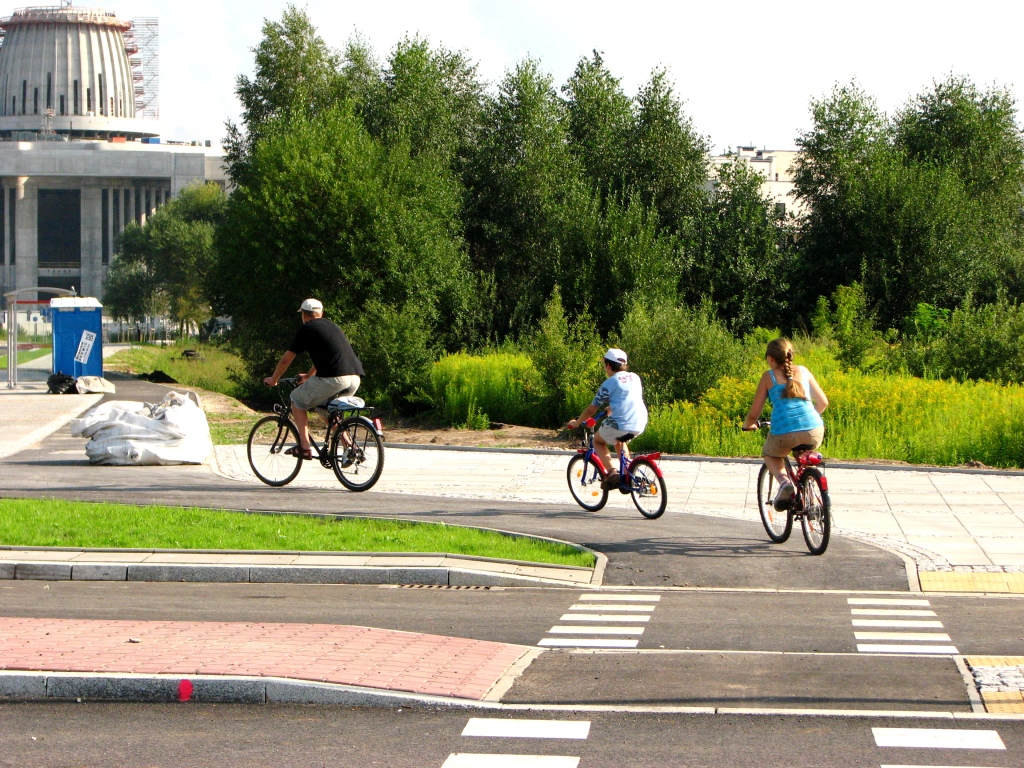 POLISH CYCLE CHIC 27. Rodzinna przejażdżka rowerowa w Miasteczku Wilanów