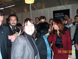 una Presidenta amable yo aqui le pedi pra sacar una foto, ese momento la maquina no funcionaaa !!!