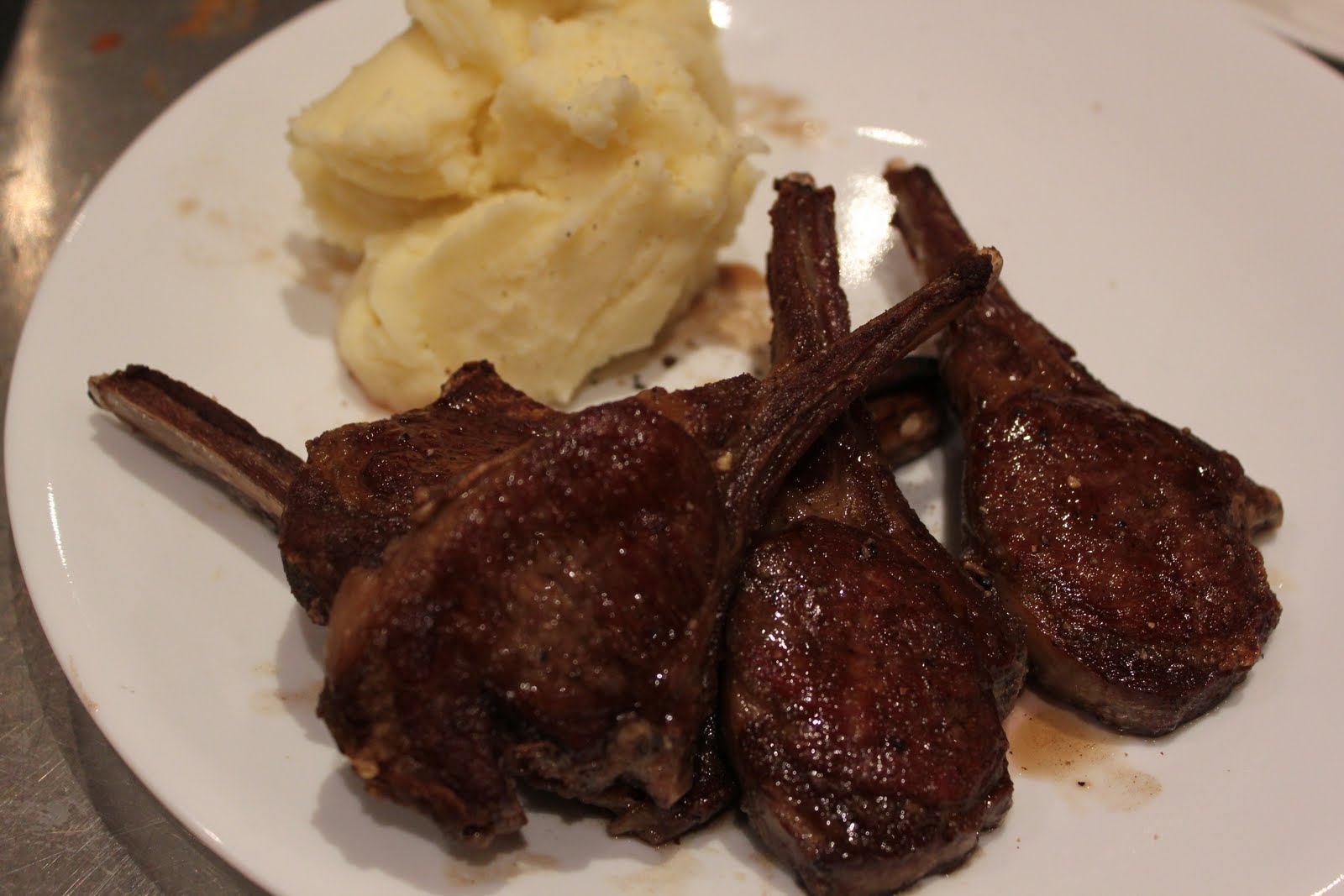 Lamb Cutlets with Mash Potatoes and Red Wine Jus