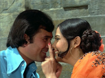 Rajesh Khanna and Mumtaz in scene from Bollywood film, 'Aap Ki Kasam' (1974)
