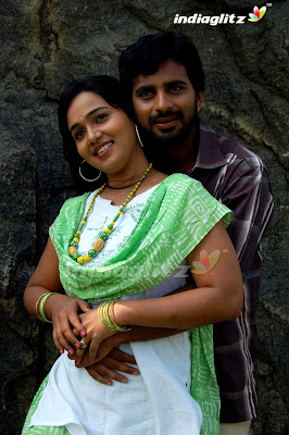 Tamil Movie Aarvam - Saelaikkattiya Iduppu Song Lyrics