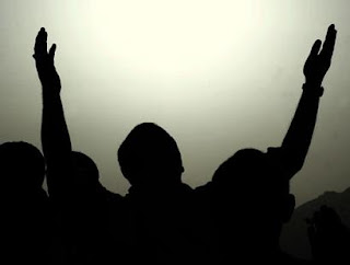 نقره لتكبير أو تصغير الصورة ونقرتين لعرض الصورة في صفحة مستقلة بحجمها الطبيعي