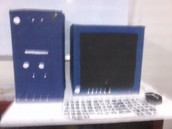Maqueta de PC con materiales de reciclaje