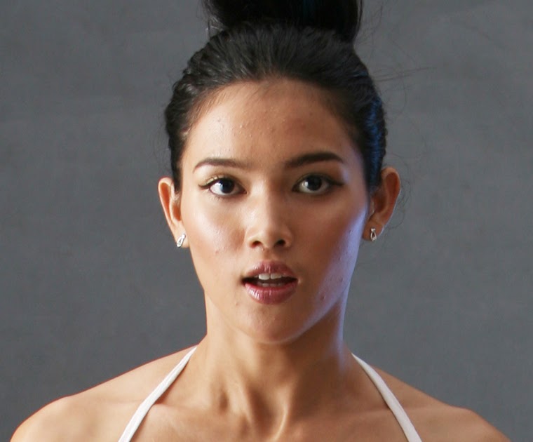 Myanmar Hot Model, Aye Myat Thu Show Off Sexy Tits !!! 