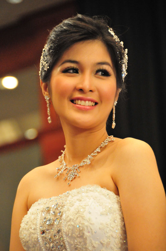 Sandra Dewi Images