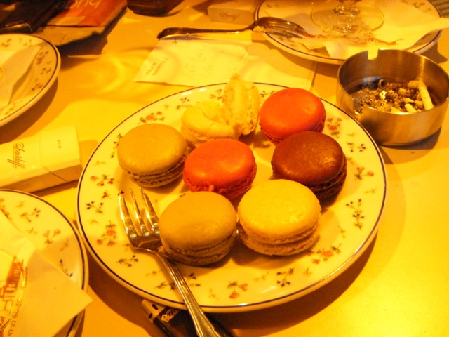 [macarons.JPG]