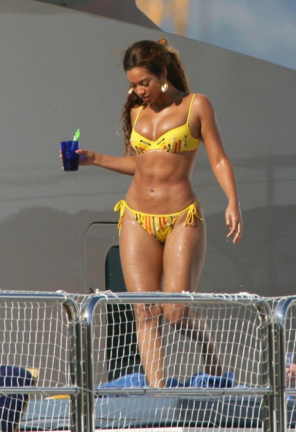 hottest bikini bodies 2010. Beyonce Knowles Hot Bikini