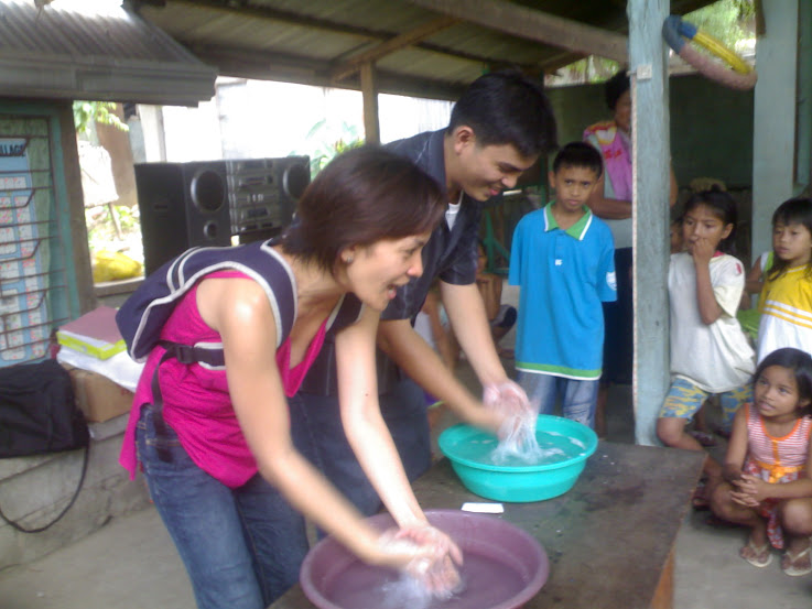 Feeding and Hand washing workshop , Landfill CDO-12.30.09