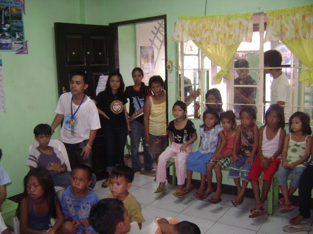 Our Officers and Volunteers at feeding and peace workshop at Brgy.27 CDOC, July 25,2010