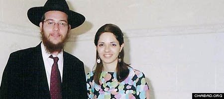 [Mumbai+Rabbi+and+Wife+before+murdered.bmp]