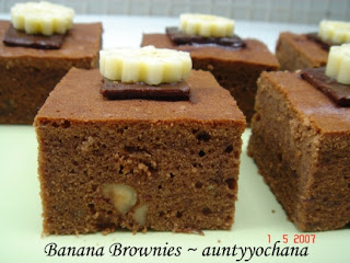   Banana+brownies+-+chocolatier+Spring+2