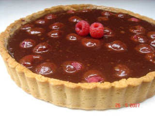    Warm+chocolate+%26+raspberry+tart+2
