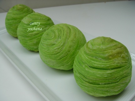 [green+tea+spiral+pastry+1.jpg]