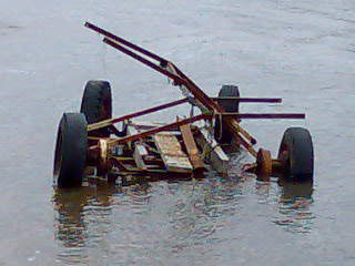 [Waiheke.boatcradle.jpg]