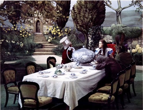 [alice+tea.JPG]